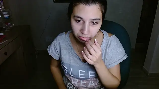 mia  lopez  online show from June 30, 2026, 4:12 am