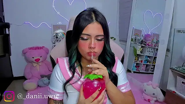 CuteDani  online show from April 16, 2026, 5:19 am