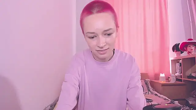VivianLy  online show from May 19, 2026, 1:40 pm