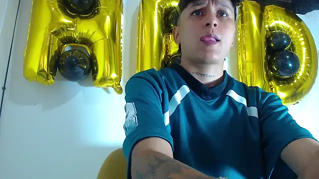 Tamarahryan online show from December 15, 2025, 1:17 pm