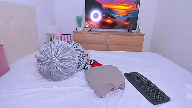 Snapshot of Your_Girl69XXX chatting on November 29, 2025, 10:32 pm Your Girl69XXX online show from November 29, 2025, 10:32 pm