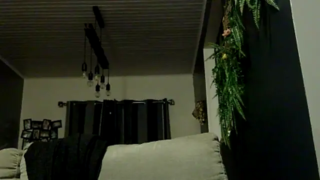 feline27 online show from March 5, 2026, 8:38 pm