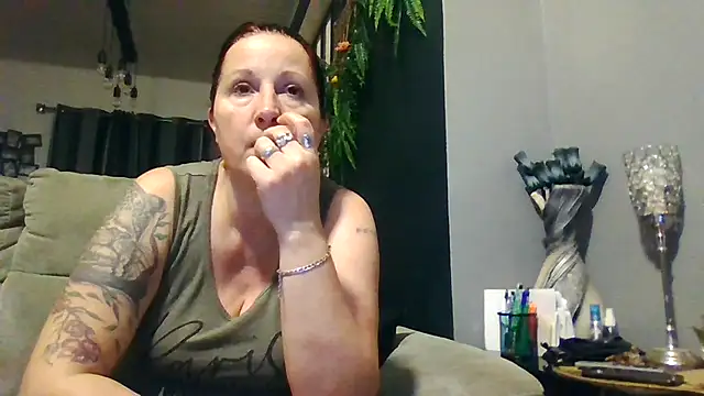 feline27 online show from March 18, 2026, 6:42 pm