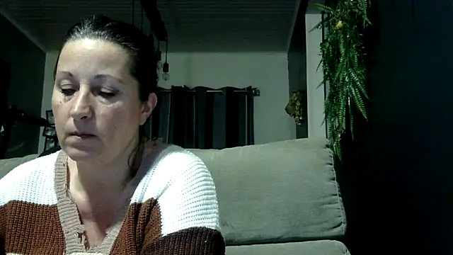 feline27 online show from March 13, 2026, 9:42 pm