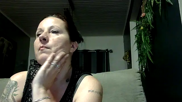 feline27 online show from April 4, 2026, 8:15 pm