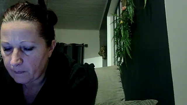 feline27 online show from April 13, 2026, 9:08 pm