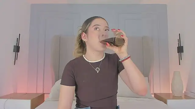 chloe d online show from June 1, 2026, 1:11 pm