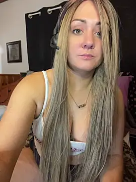 MimiLiciax online show from May 26, 2026, 6:39 pm