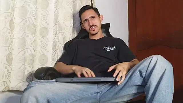 HomeAloneK online show from June 5, 2026, 8:14 pm