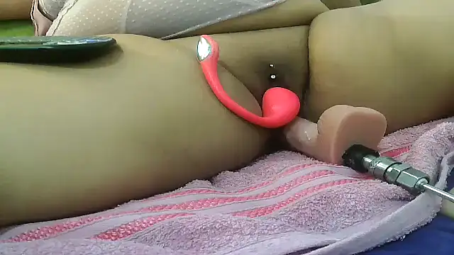 Carlabrasileira online show from April 19, 2026, 8:44 pm