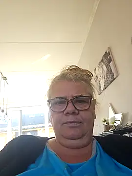 hotladymoon online show from September 24, 2025, 9:05 am
