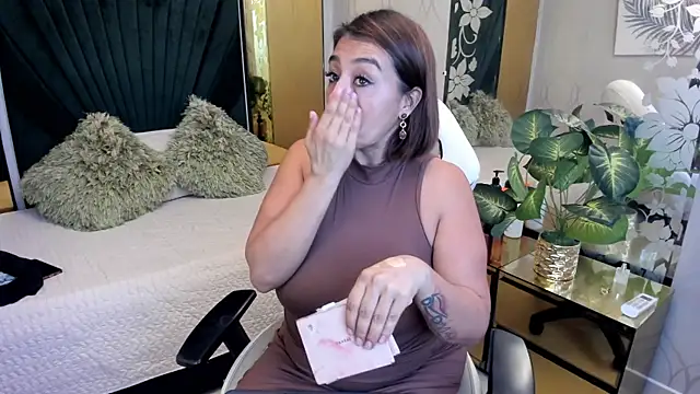 MrsFoucher online show from June 25, 2026, 9:42 pm