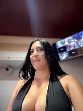 MarianaBenz online show from May 31, 2026, 10:32 pm
