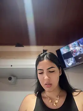 MarianaBenz online show from June 18, 2026, 12:31 am