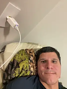 pedrovkr3 online show from May 18, 2026, 11:20 pm