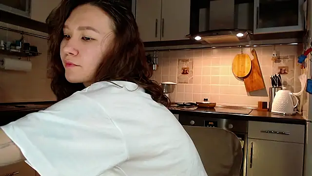 Kelly Yon online show from December 28, 2024, 8:47 pm