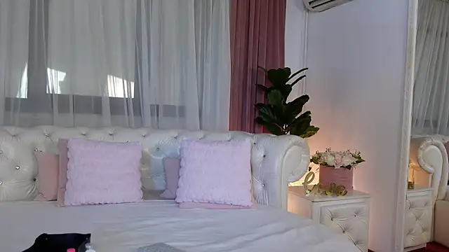 NinaCrystal1 online show from June 14, 2026, 8:26 am
