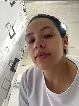 hannahb-e online show from June 10, 2026, 4:41 pm