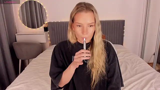 CassieRayss online show from May 16, 2026, 8:35 am