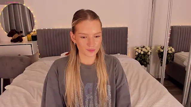 CassieRayss online show from June 27, 2026, 12:22 pm