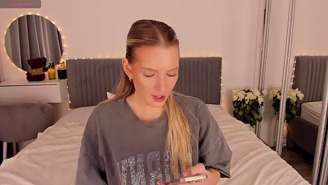 CassieRayss online show from June 24, 2026, 9:19 am