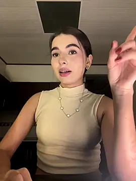 Coralinee 01 online show from December 18, 2025, 12:27 am