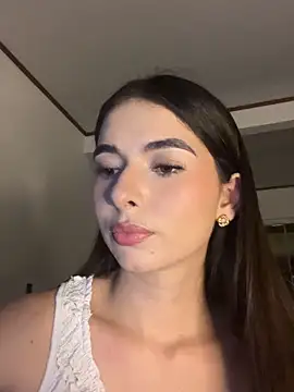 Coralinee 01 online show from March 7, 2026, 12:39 am