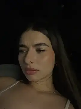 Coralinee 01 online show from April 26, 2026, 10:40 pm