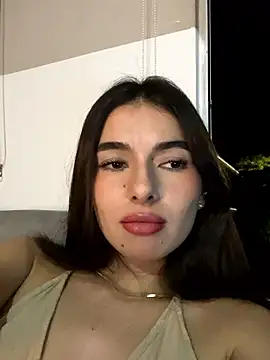 Coralinee 01 online show from June 8, 2026, 1:28 am