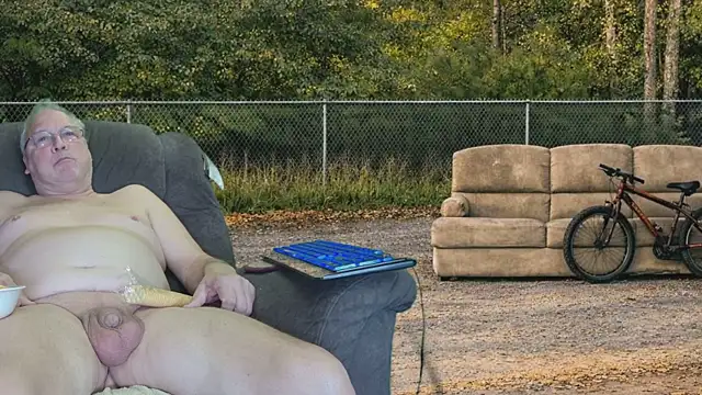 ButtCrackShowing-OOPS online show from May 9, 2026, 3:32 am