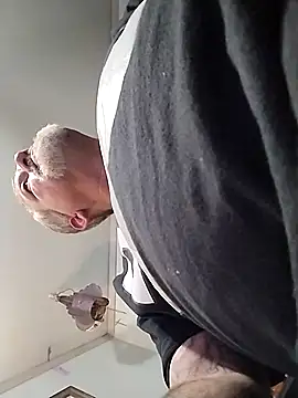 bigdoog8 online show from April 23, 2026, 4:41 am