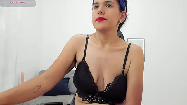 natalia curvy1 online show from June 5, 2026, 5:40 pm