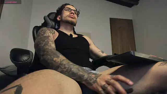 Snapshot of LucianSinclair chatting on May 29, 2026, 2:39 am LucianSinclair online show from May 29, 2026, 2:39 am