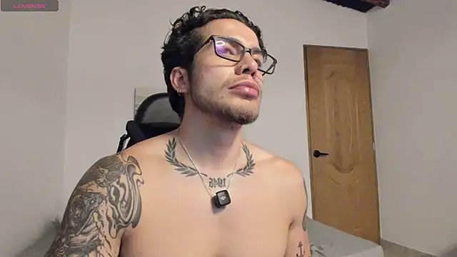 Snapshot of LucianSinclair chatting on May 22, 2026, 1:25 am LucianSinclair online show from May 22, 2026, 1:25 am