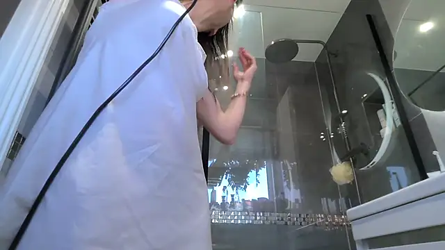 Snapshot of SweetMonicaUK chatting on March 5, 2026, 10:23 am SweetMonicaUK online show from March 5, 2026, 10:23 am