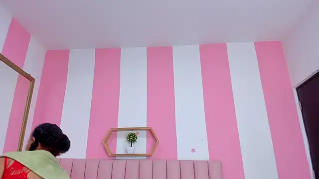ISABELLA 020 online show from June 24, 2026, 12:59 pm