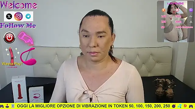 SofiaMadisson online show from March 18, 2025, 1:12 pm