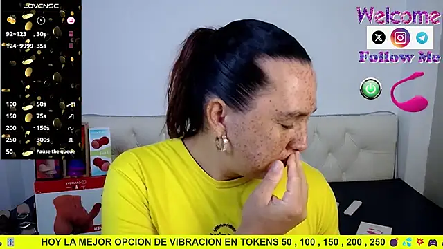 SofiaMadisson online show from March 13, 2025, 1:18 pm