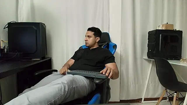 hott dicks online show from May 4, 2026, 11:18 pm