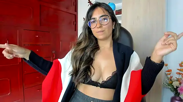 Isabellaa22 1 online show from June 30, 2026, 6:52 pm