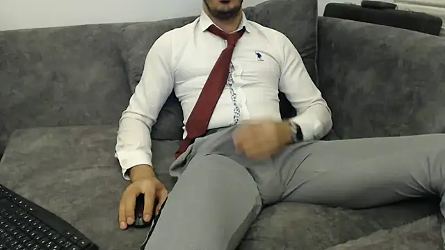 Naughtb0y online show from June 4, 2026, 10:47 pm