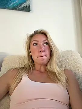 Snapshot of LuisaBecker chatting on May 23, 2026, 12:37 pm LuisaBecker online show from May 23, 2026, 12:37 pm