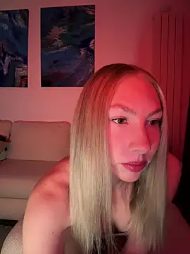 Snapshot of LuisaBecker chatting on April 13, 2026, 12:58 am LuisaBecker online show from April 13, 2026, 12:58 am