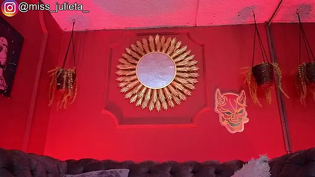 Julieta Russell online show from June 10, 2026, 11:44 am