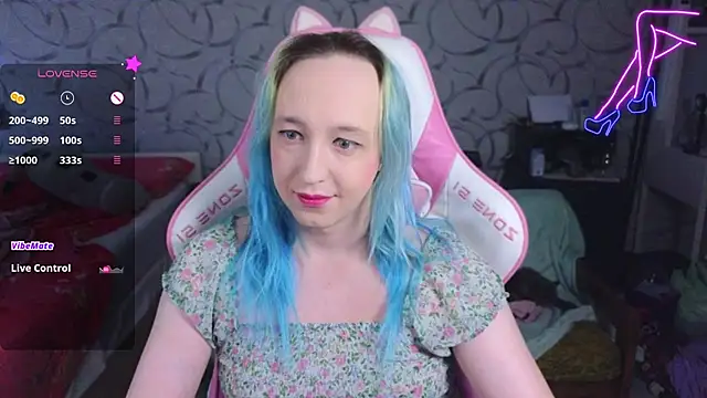 Snapshot of TheTrixy chatting on November 10, 2025, 11:15 am TheTrixy online show from November 10, 2025, 11:15 am