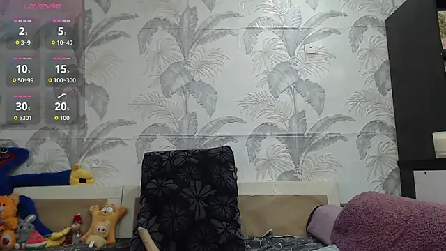 CamDiva113 online show from June 17, 2026, 11:53 am