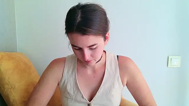 Miss Arwen online show from July 27, 2026, 9:05 am