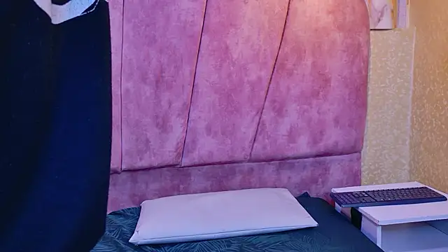 kendalltaylorr online show from January 7, 2026, 12:32 pm