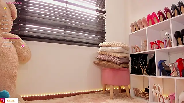 kariina  22 online show from June 14, 2026, 4:41 pm