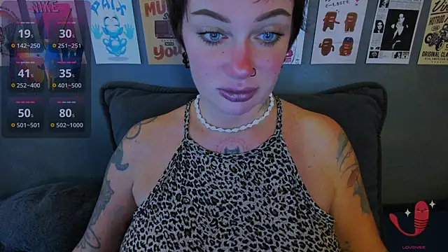 EllieOz online show from July 3, 2026, 4:13 pm